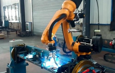 六轴焊接机器人冲压集成应用